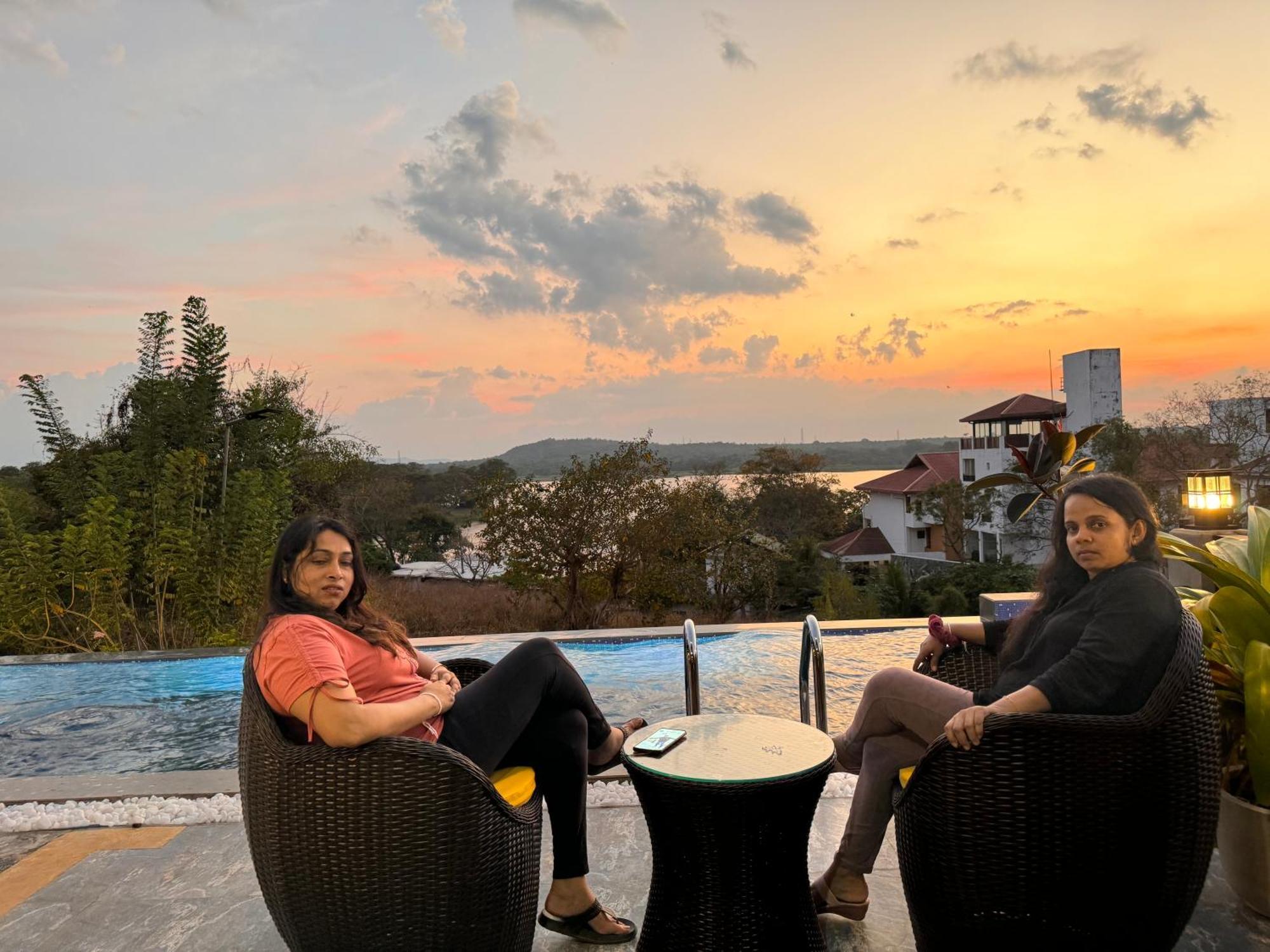 הבאראנה Sundown Lake Hotel & Spa מראה חיצוני תמונה